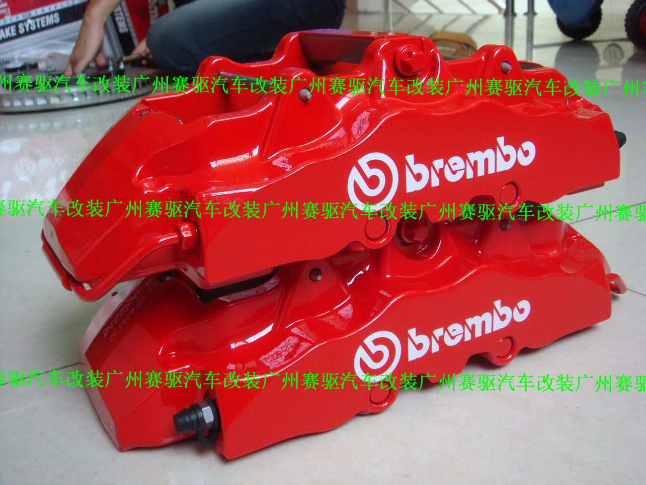 意大利BREMBO 紅色8活塞競(jìng)技版卡鉗 BREMBO GT版8活塞鮑魚 大大提升剎車性能